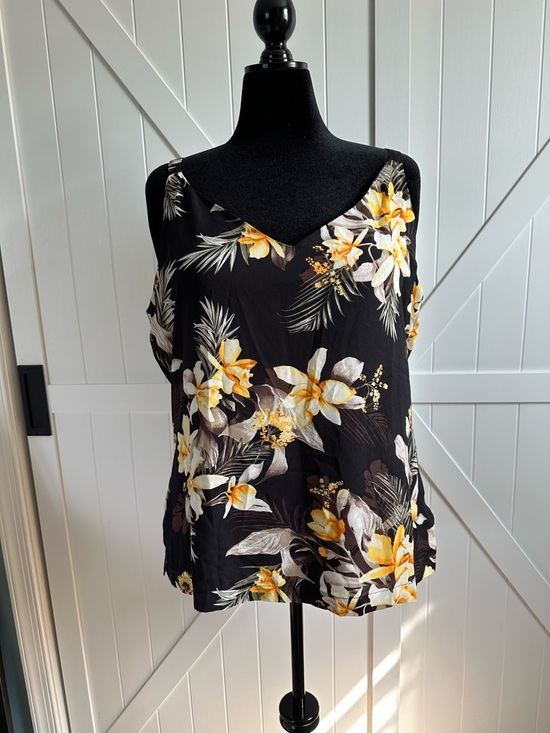 White House Black Market Tops - White House Black Market XL Reversible Cami Tank Top Floral Black Ivory NWT